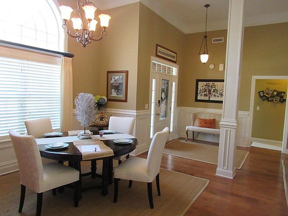 Dining & Foyer