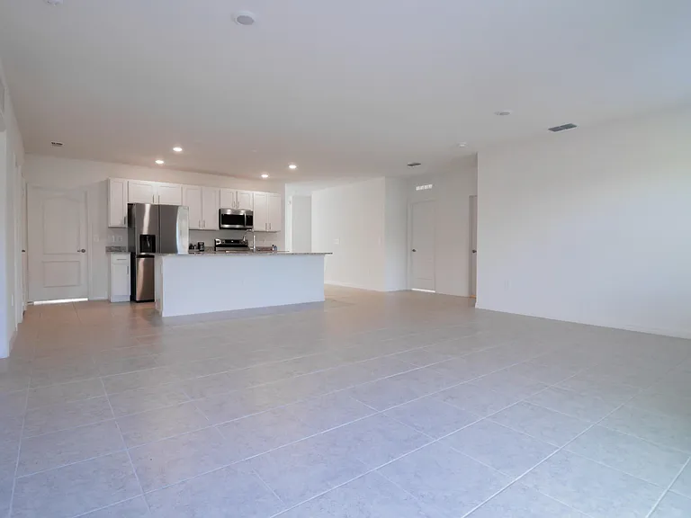 2061 SE Mantua St — Photo 9