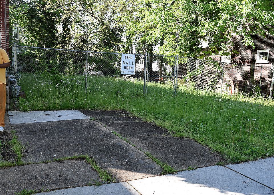 2nd image of 2114 N Washington St