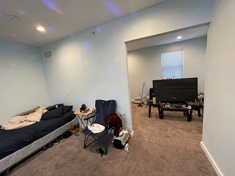 1411 W Thompson St — Photo 37