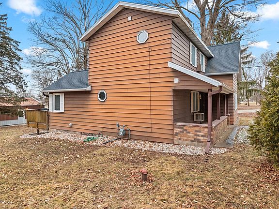 3rd image of E8557 Weyauwega Rd