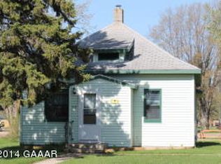 518 S Douglas Ave, Parkers Prairie, MN 56361