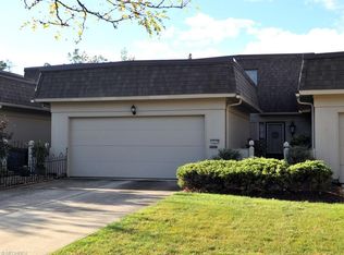 19229 Briarwood Ln #6-3, Strongsville, OH 44136