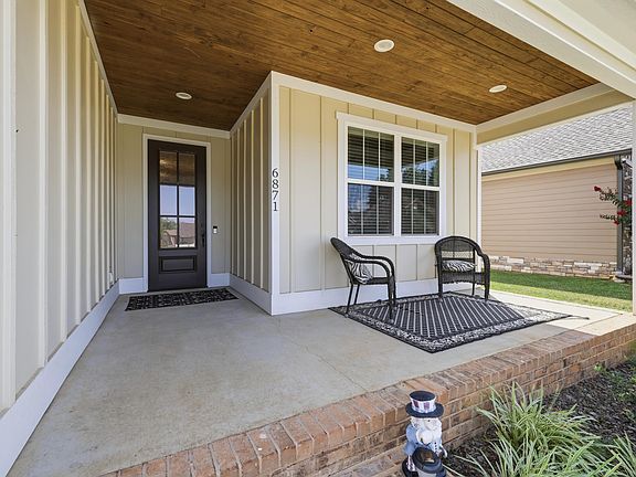 2nd image of 6871 Carnell Way