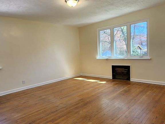 2nd image of 146 Belknap Ave Floor 1