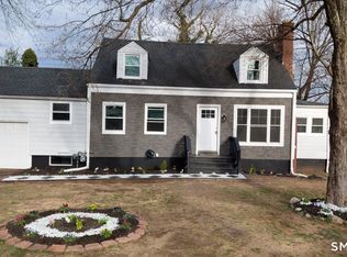 52 Vineyard Rd, North Haven, CT 06473