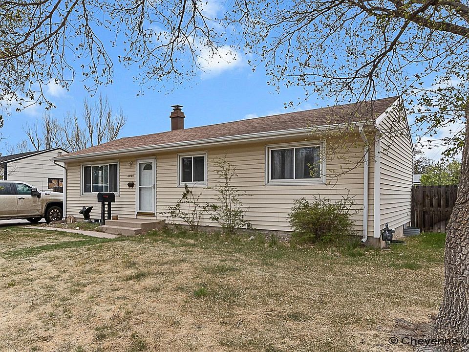 1st image of 4004 E 9th St