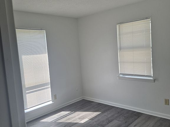 3rd image of 224 Pearl St