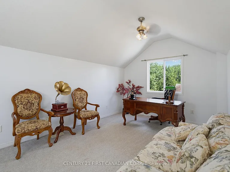 761 Blacksmith St — Photo 27