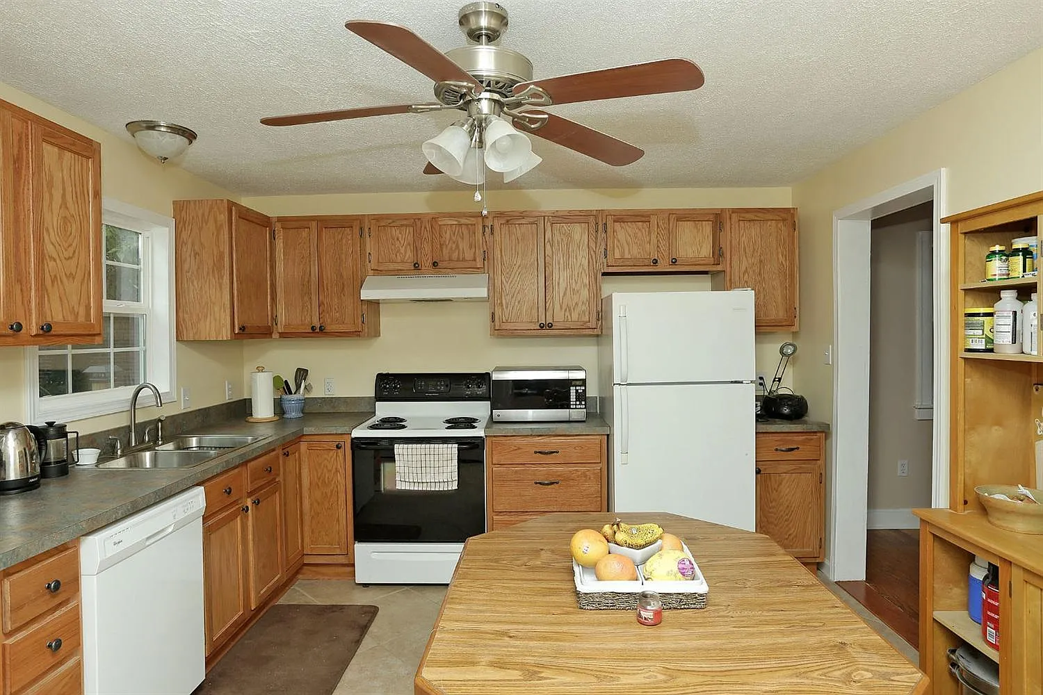 Now Pre-Leasing for 2027-28 School Year! — Photo 4