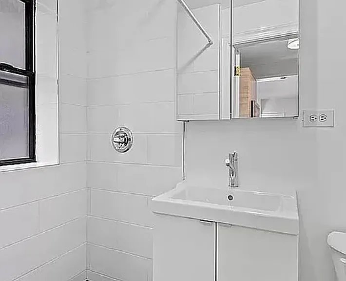 14 Maujer St #11 — Photo 4