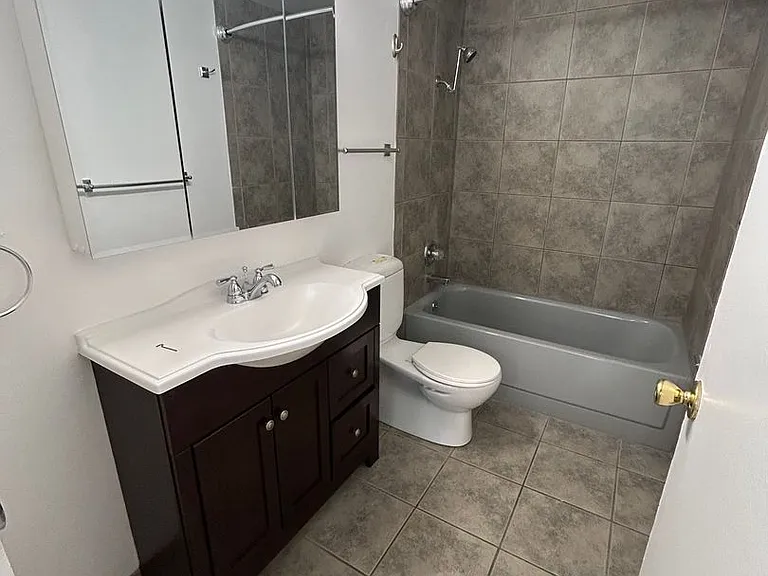 Executive Apartments — Photo 9