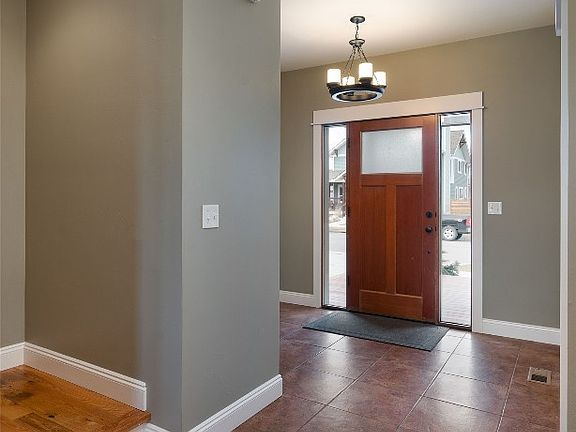 4th image of 518 Clifden Dr