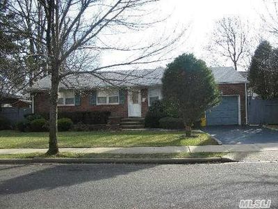 18 McKinley Ave, Farmingdale, NY, 11735