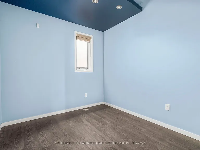 3910 Major Mackenzie Dr — Photo 40