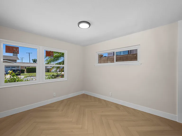 9433 Geranium Cir — Photo 28