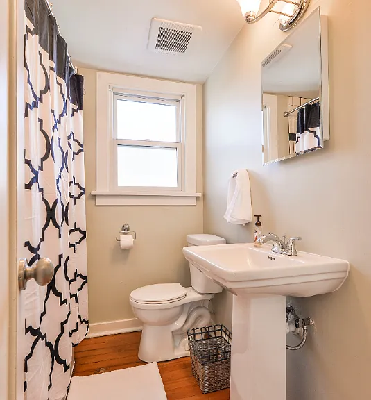 608 S College Ave #C — Photo 4