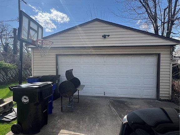 5th image of 3560 E 106th St