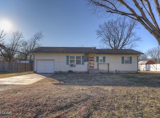 106 Greenfield Cir, Seneca, MO 64865