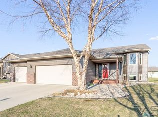 614 Falcon Ave, Harrisburg, SD 57032