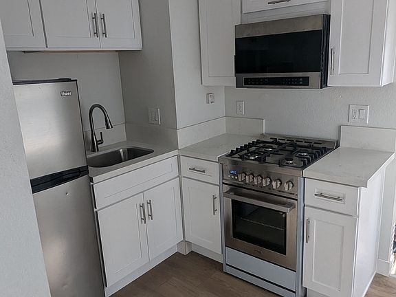 5th image of 1442 Douglas Ave #B