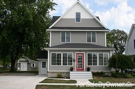222 W. Willow St.
						:
						Front view.Dutch colonial style home.New sidewalks,driveway, and rear patio.