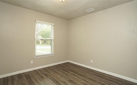 5th image of 1622 Crestpark Dr