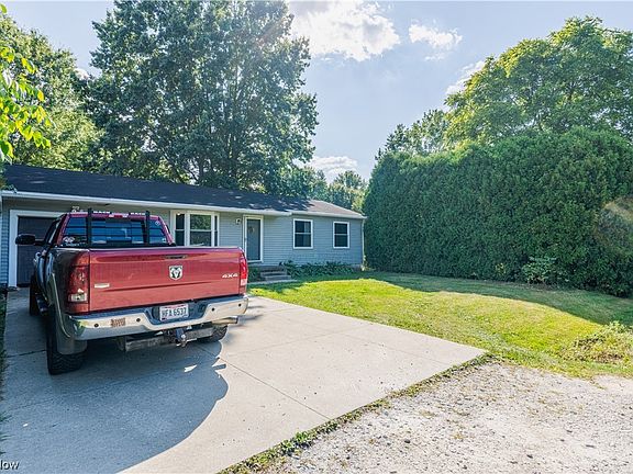 3rd image of 3160 Sharon Dr SE