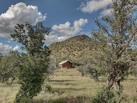 2nd image of 110 Squaw Valley Trl
