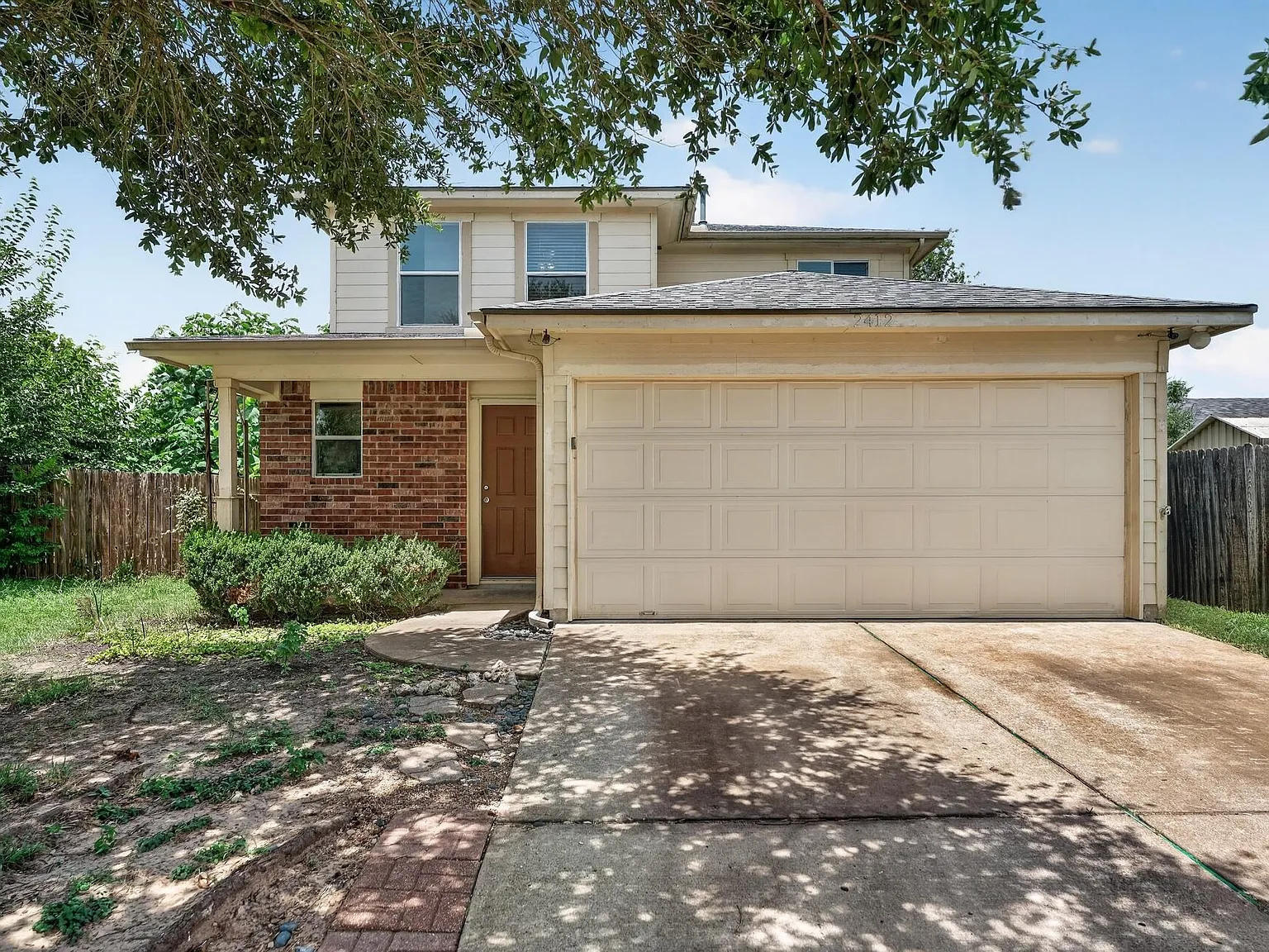 5 bed, 2.5 bath, 1776 sqft, $2,100 — Photo 1