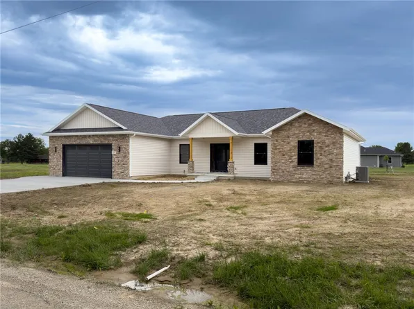 13147 N Country Club Rd, Effingham, IL 62401