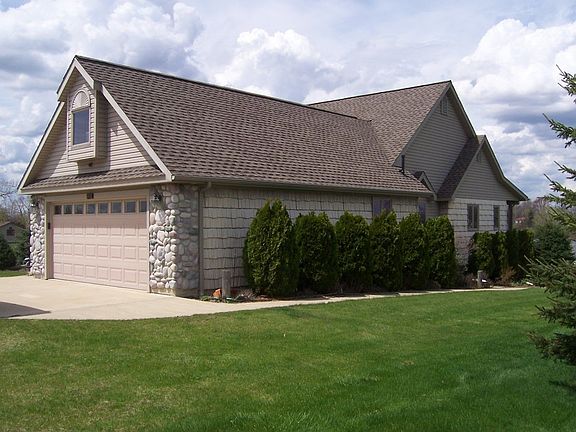 4th image of 10041 Emerald Dr