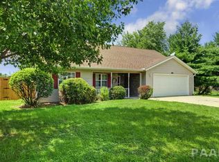 11 Laura Dr, Groveland, IL 61535