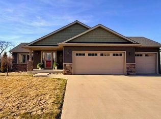 3993 Stone Point Dr NE, Rochester, MN 55906