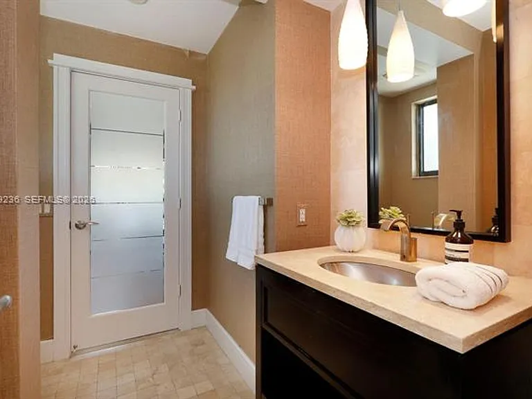 3425 Alhambra Cir — Photo 35