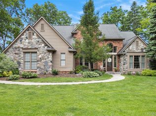 9244 Lake Ridge Dr, Clarkston, MI 48348