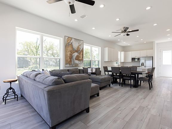 3rd image of 305 Clubbs St