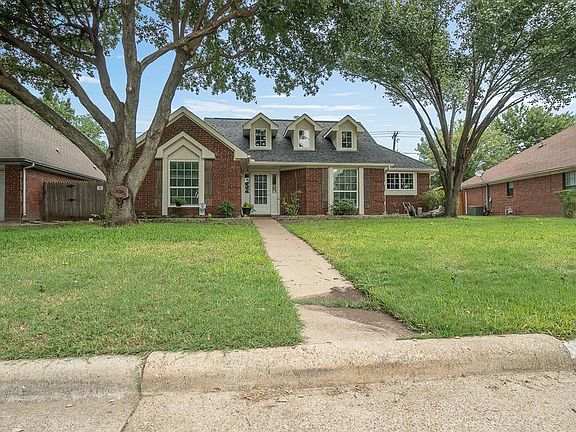 3rd image of 2752 Wentworth Dr