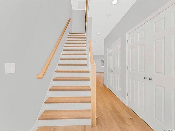 5th image of 132 Belknap Ave #4