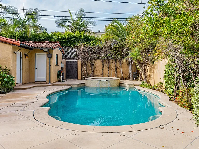 305 N Palm Dr — Photo 44