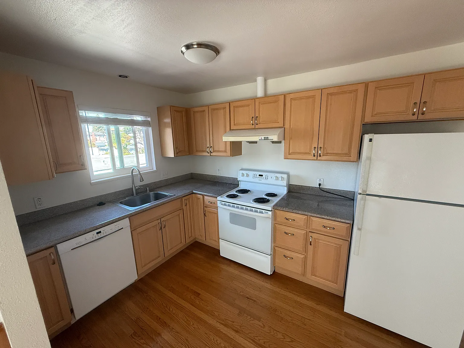 Van Dyke Apartments — Photo 4