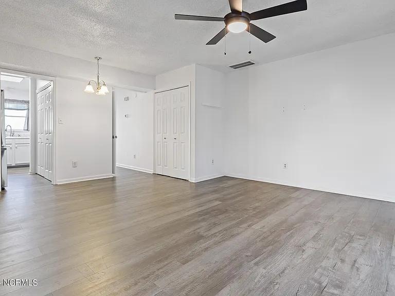 135 Greenford Pl — Photo 6