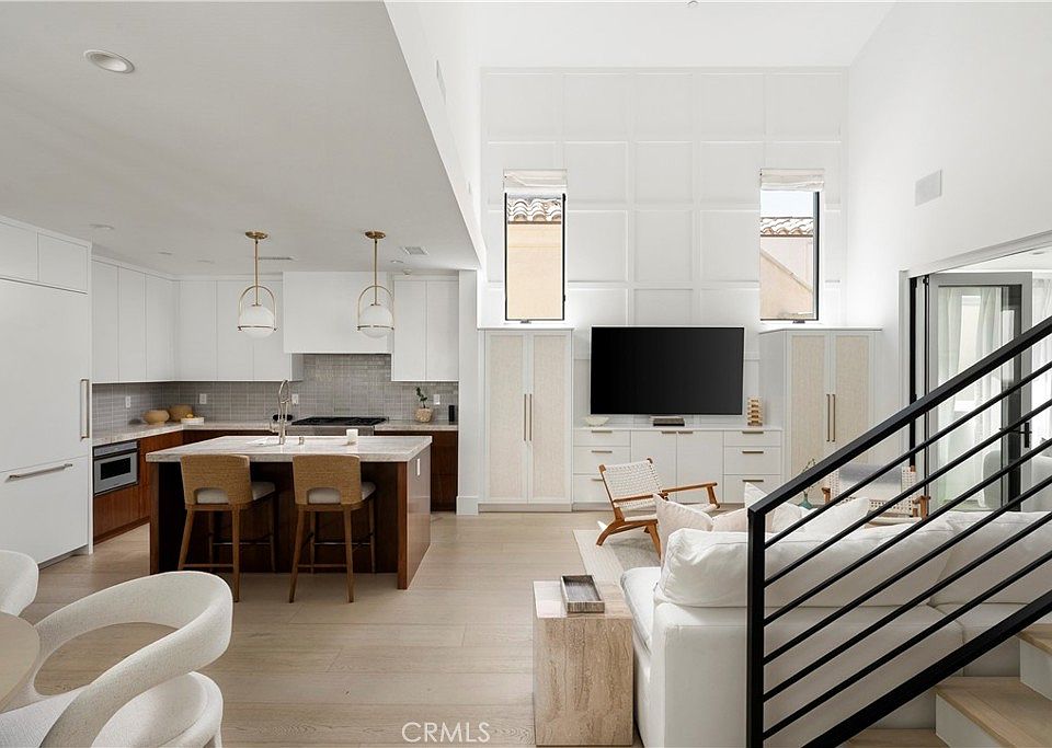 1st image of 428 Fernleaf Ave #1/2