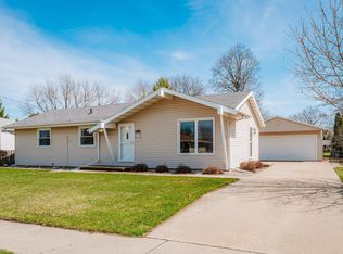 1041 London STREET, Menasha, WI 54952