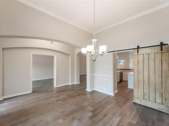 5th image of 572 Bedford Falls Ln