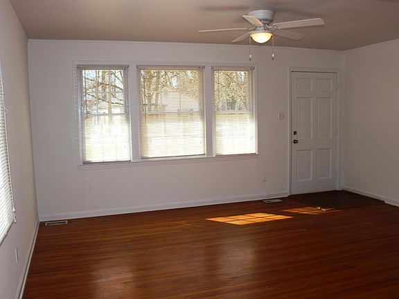 Spacious living room