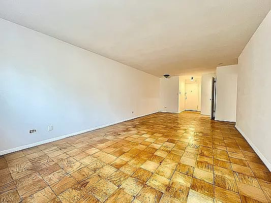 3rd image of 185 E 64th St #4