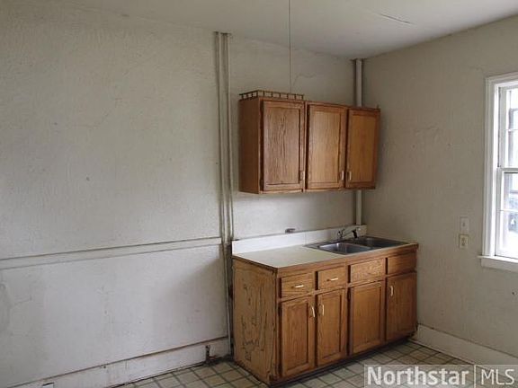 3rd image of 900 26th Ave NE