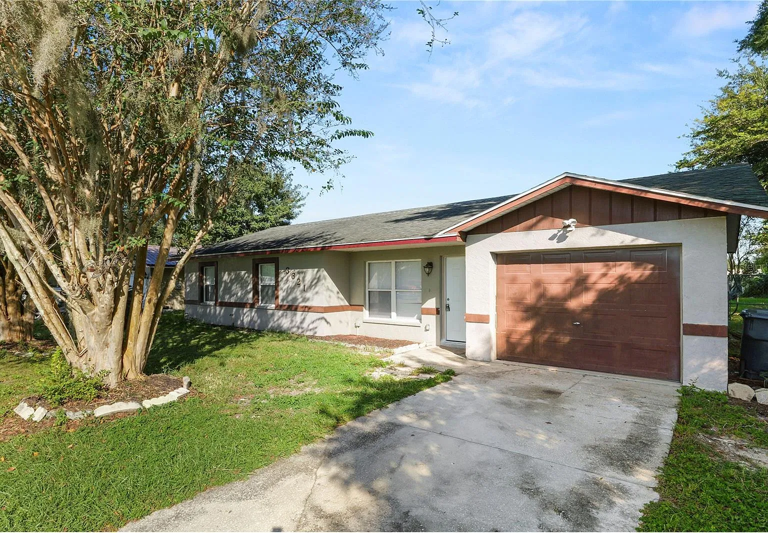 3 bed, 1.0 bath, 1113 sqft, $1,600 — Photo 2