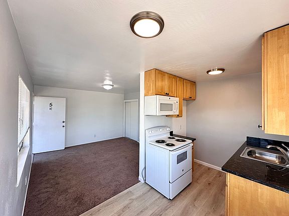 3rd image of 6600 Bancroft Ave #T5